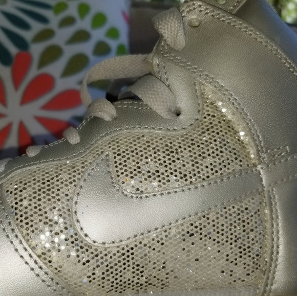 Nike Glitter Dunk - Picture 2 of 3